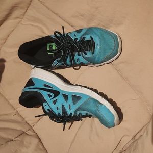 womens nike running shoes size 7.5
